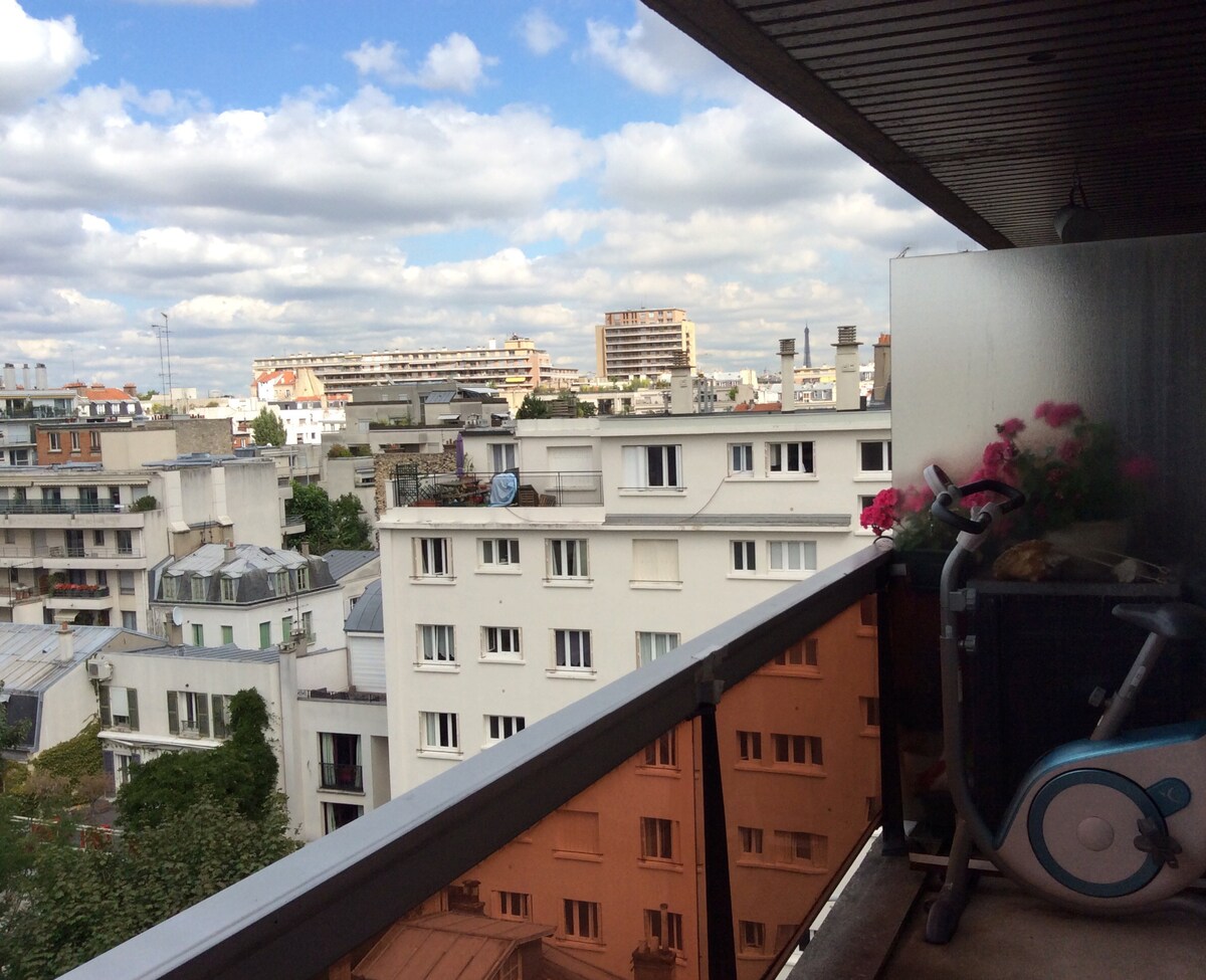 带阳台的漂亮单间公寓，景观优美