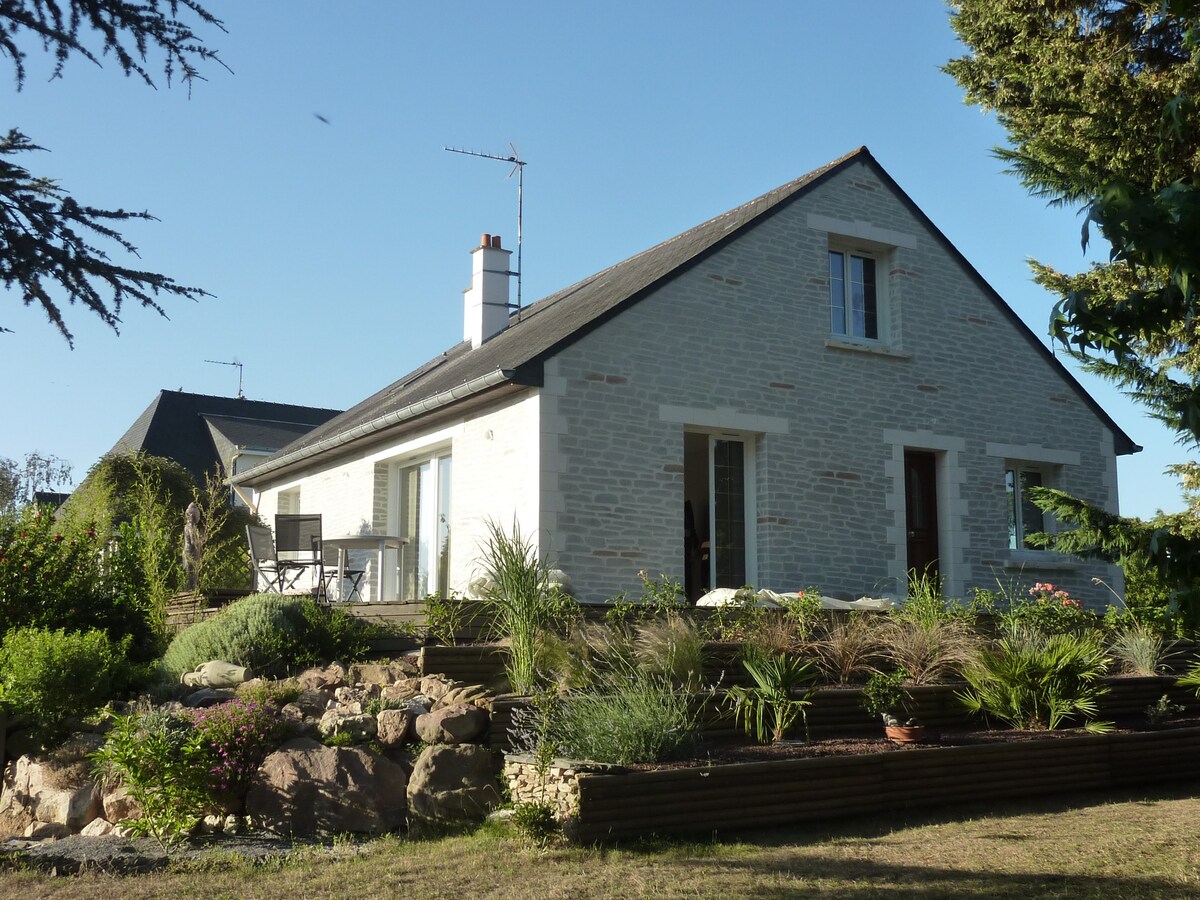 宽敞的房子，位于葡萄园和Loire à velo之间