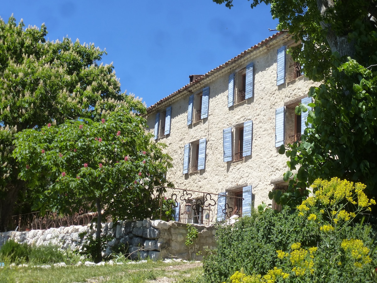 Gite provençal lumineux tout confort sur ferme bio