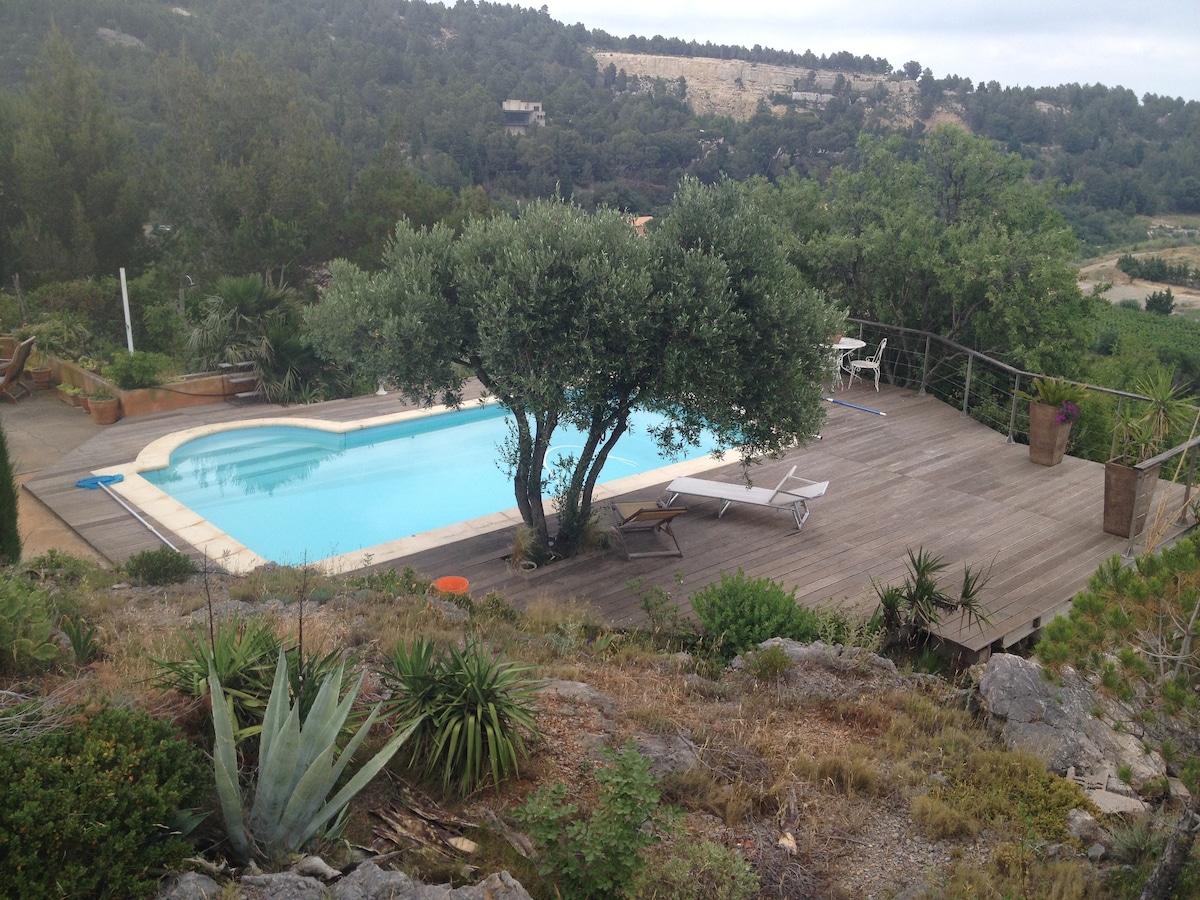 Villa en garrigue, piscine et près de la mer ...