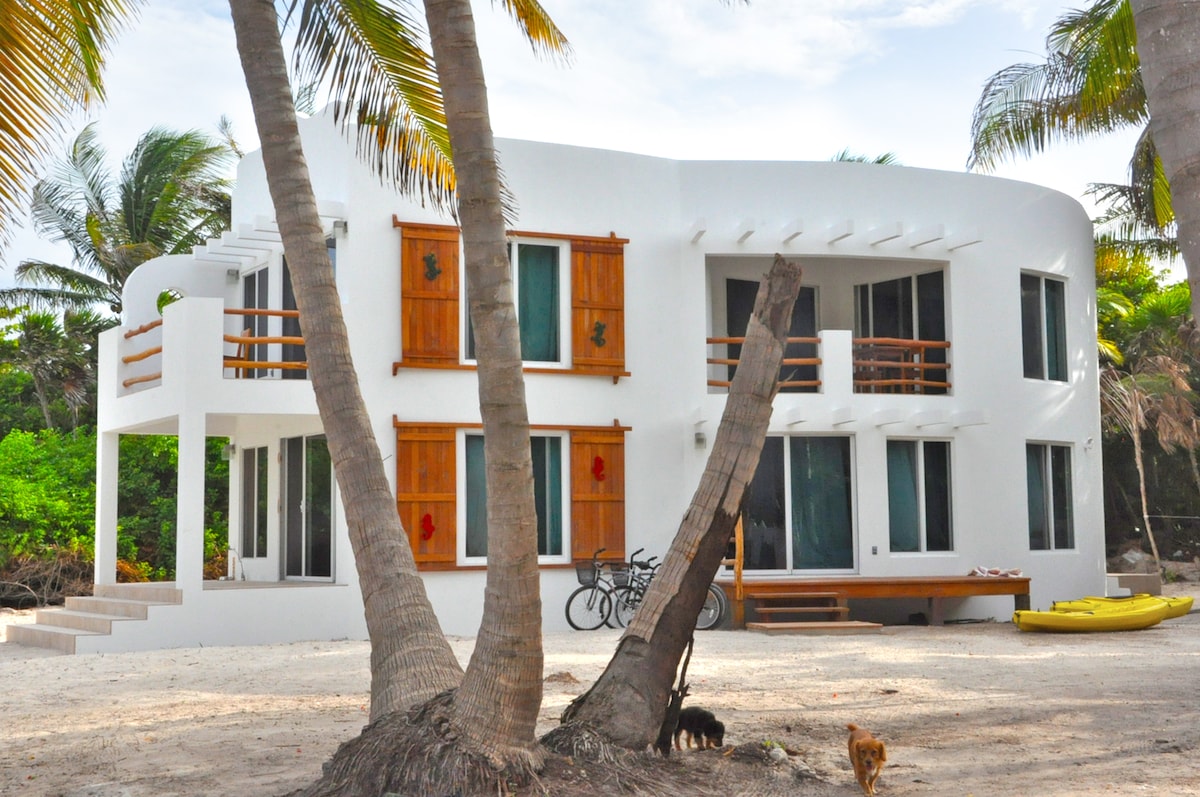 2 Villas up to 12 people Free Snorkeling & Fishing