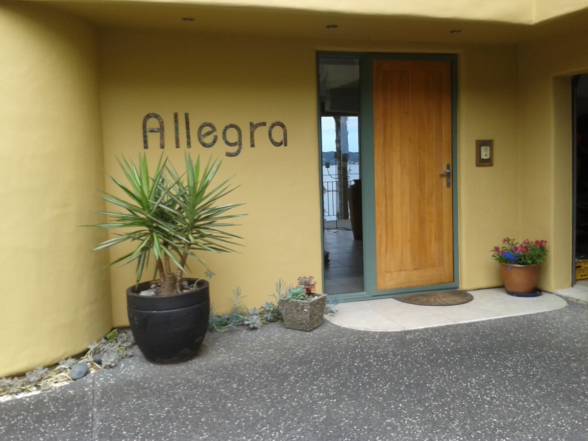 阿莱格拉别墅（ Allegra House ）的岛屿景观公寓
