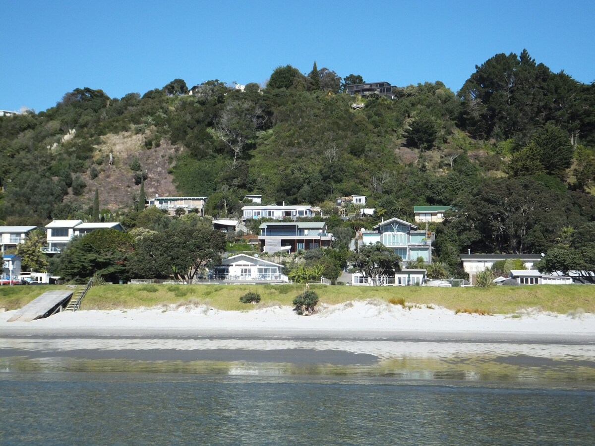 Onetangi海滩「海滩小木屋」Waiheke Island