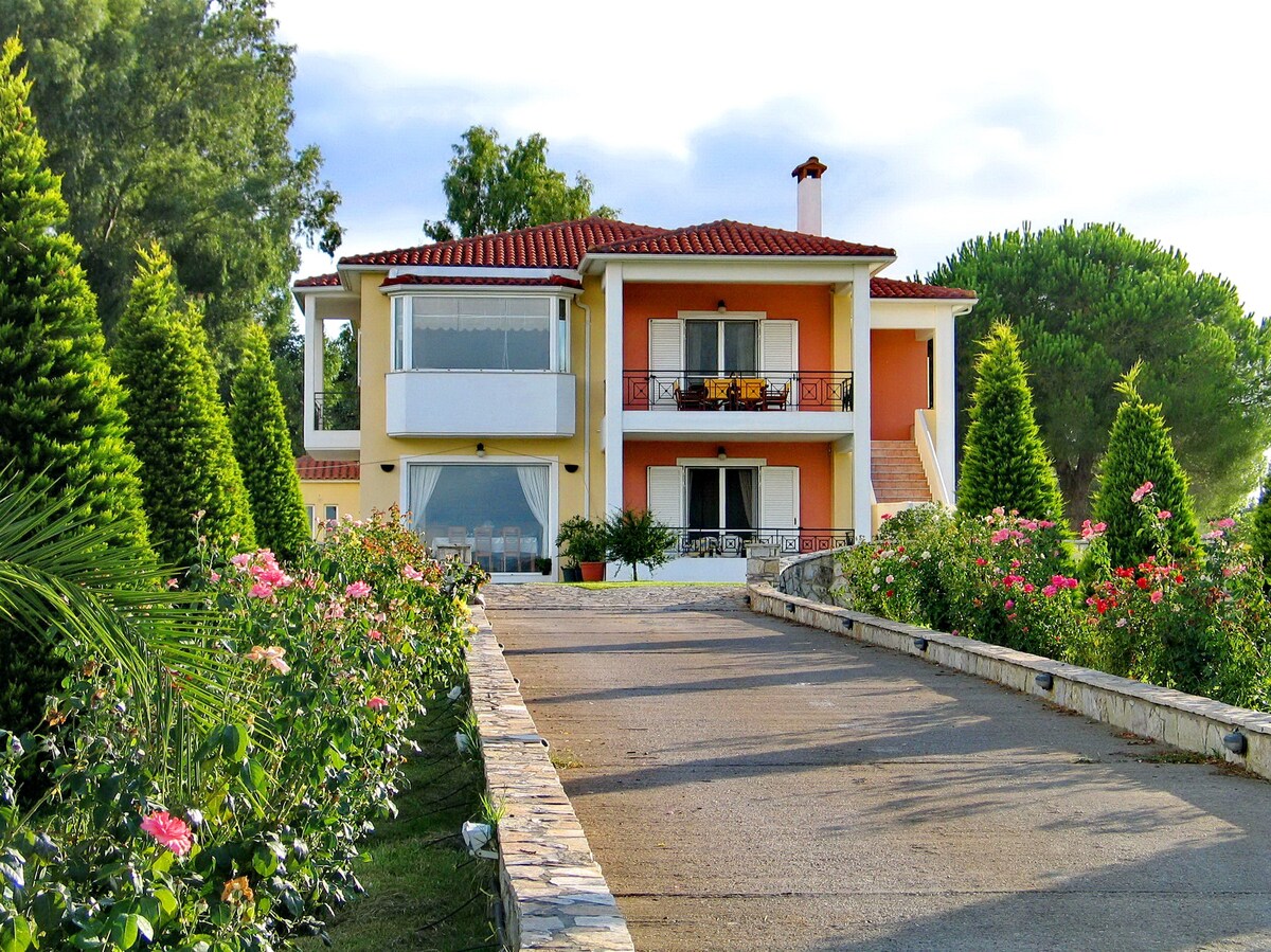 贾诺普洛斯别墅（ Villa Giannopoulos ）