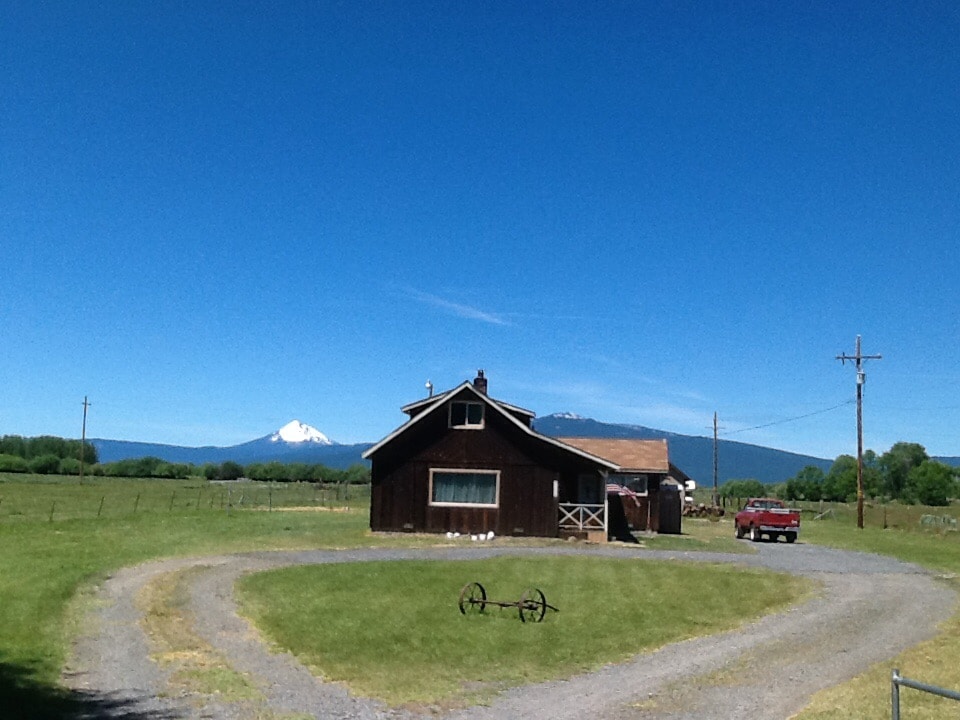 火山口湖畔牧场民宅