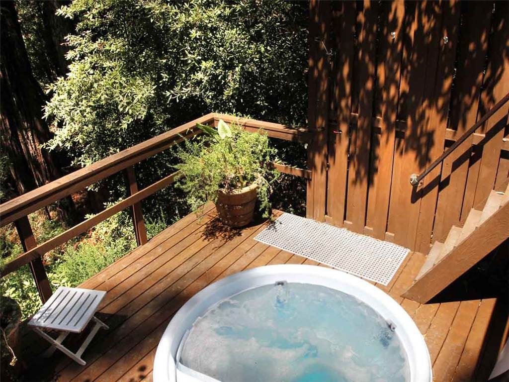 Velouria -热水浴缸、Woodstove、Redwoods。