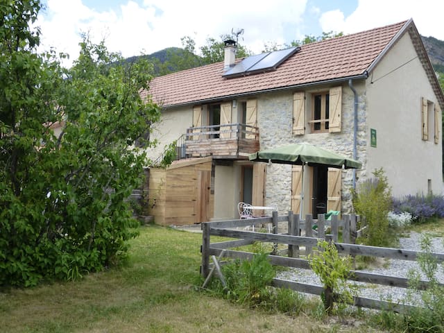 La Roche-des-Arnauds的民宿