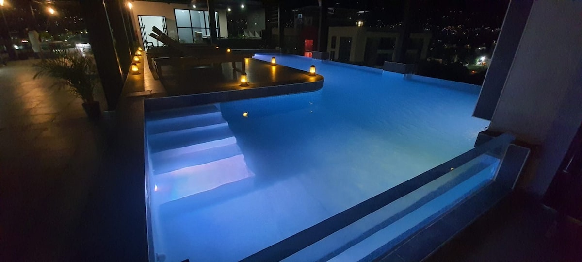 Paradise Haven at Genesis 28 (rooftop pool, gym)