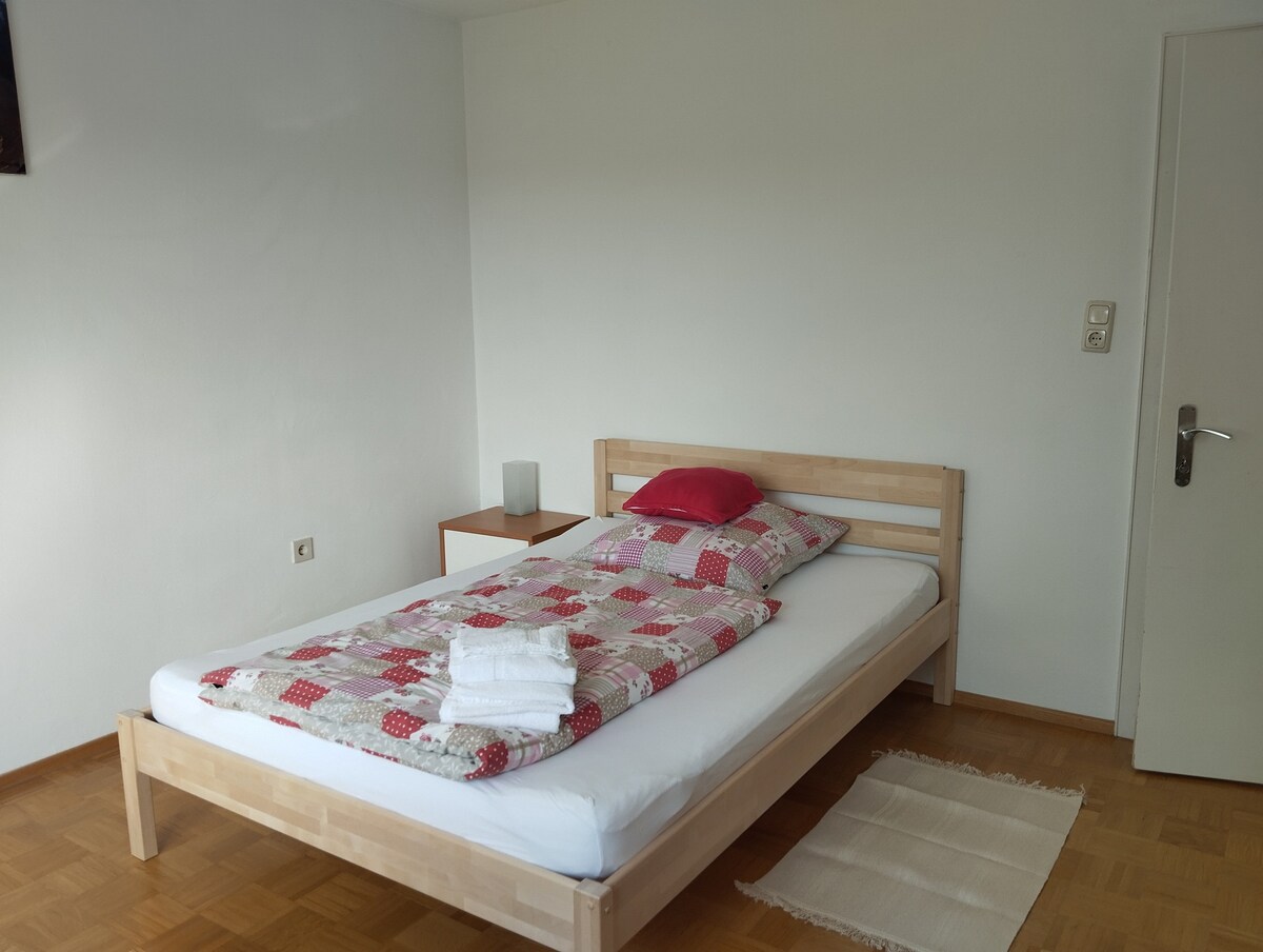 Zwei Zimmer + Frühstückszimmer