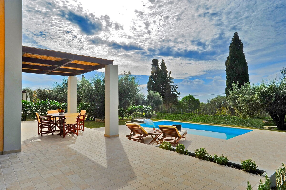 Two-bedroom luxury villa near Argostoli