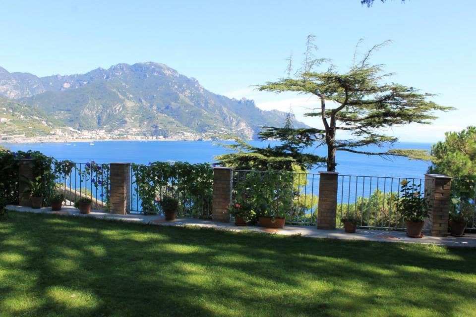 阿马尔菲（ Amalfi ）附近的全景别墅