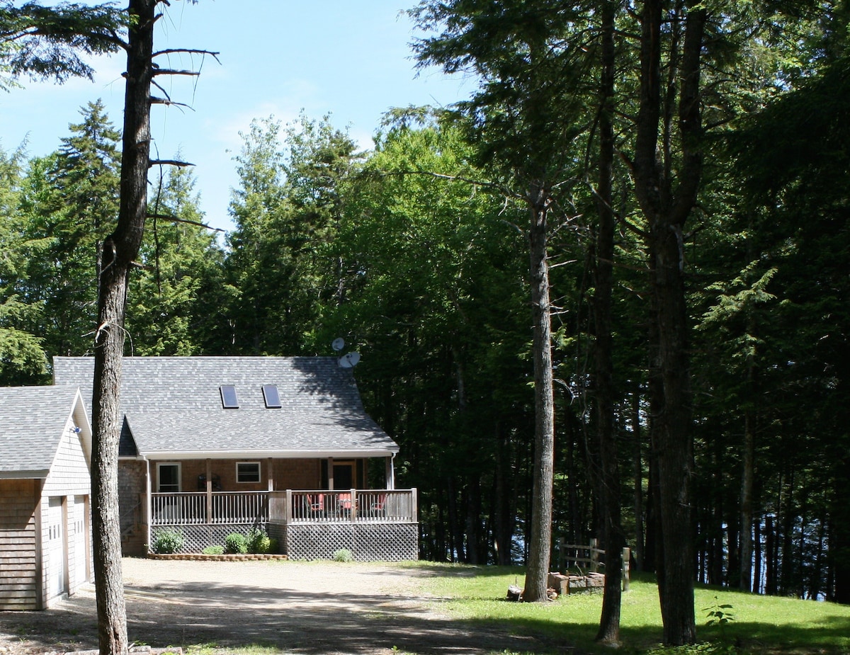 缅因州隐秘湖畔乡村小屋