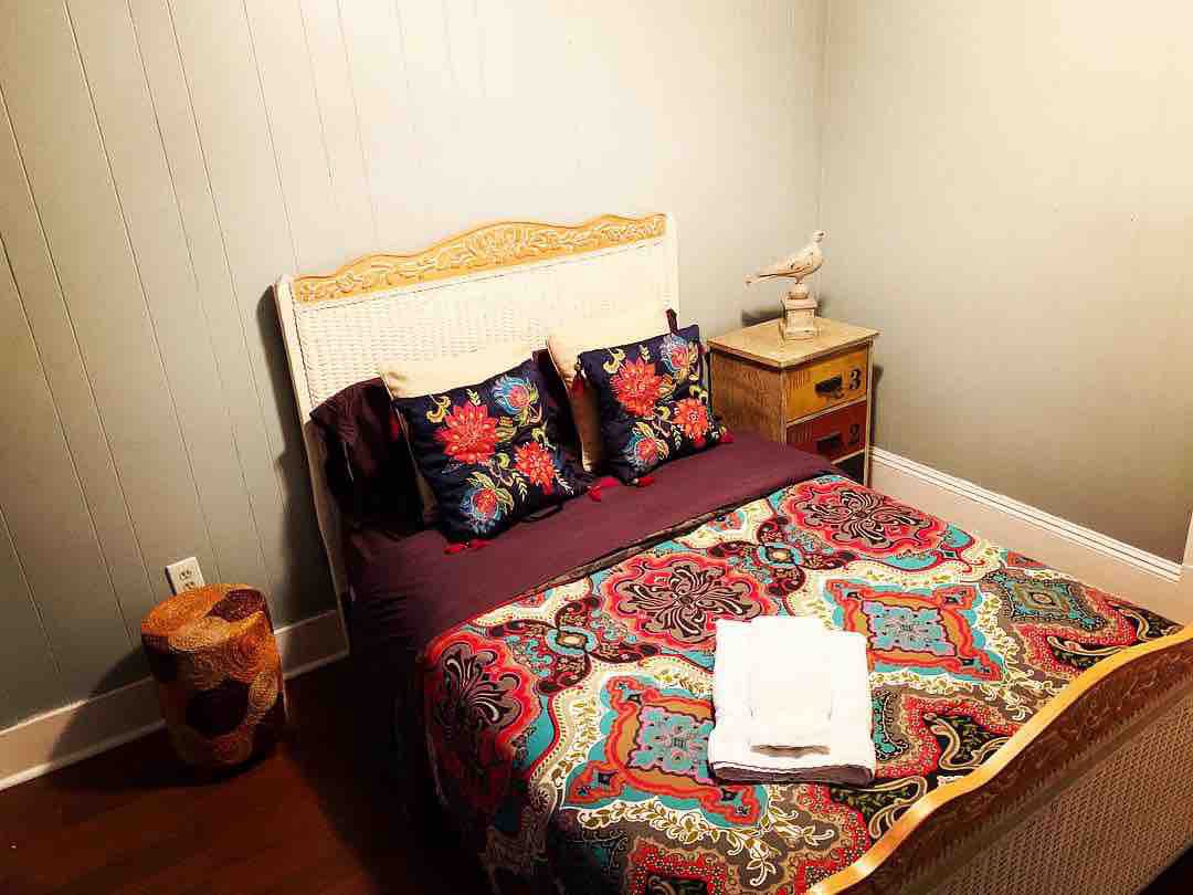 市中心舒适的全尺寸卧室最实惠的价格