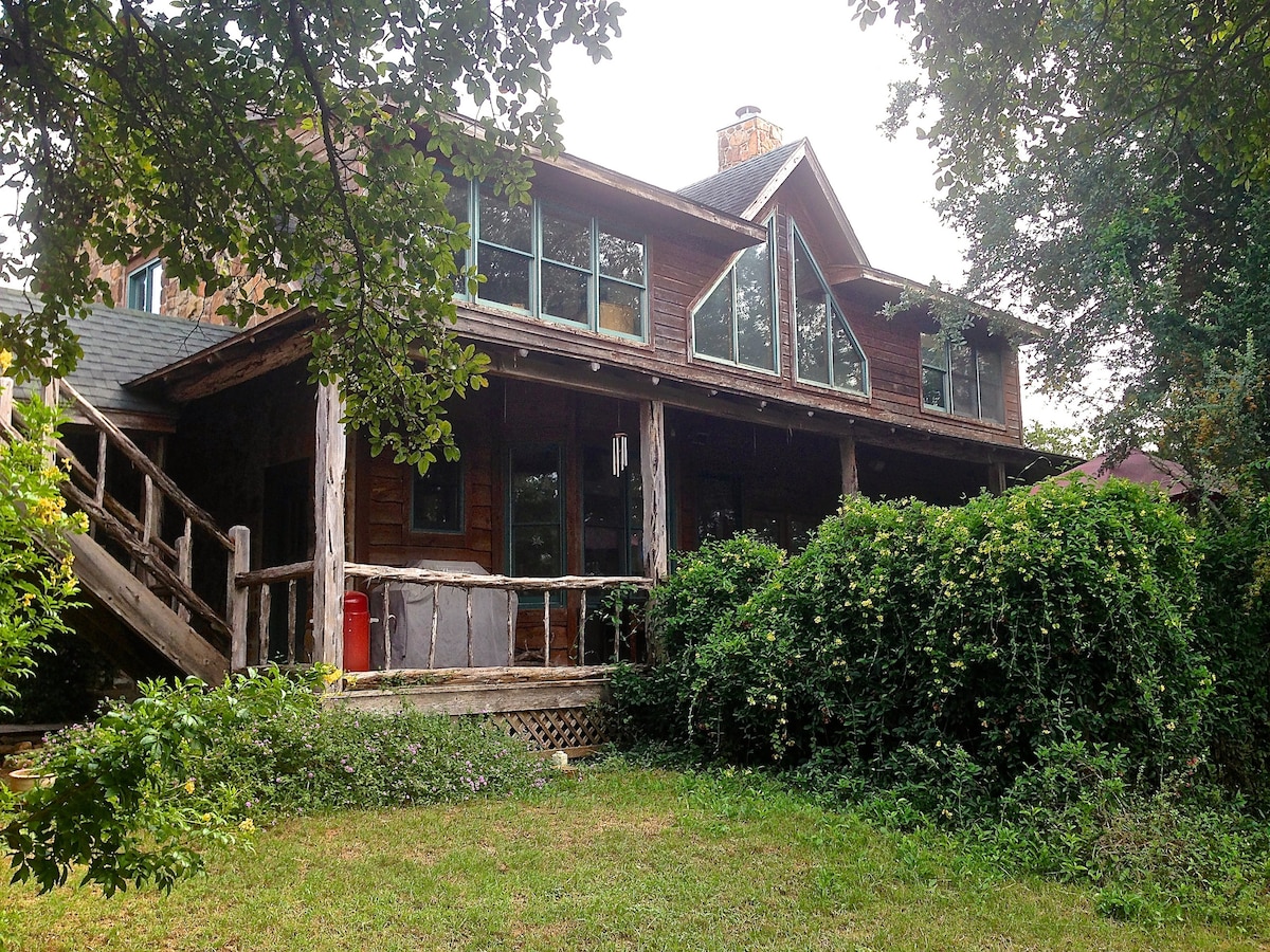 Beautiful Hill Country Hideaway