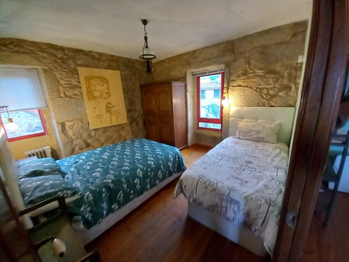 habitación triple, baño propio, casa rural gallega