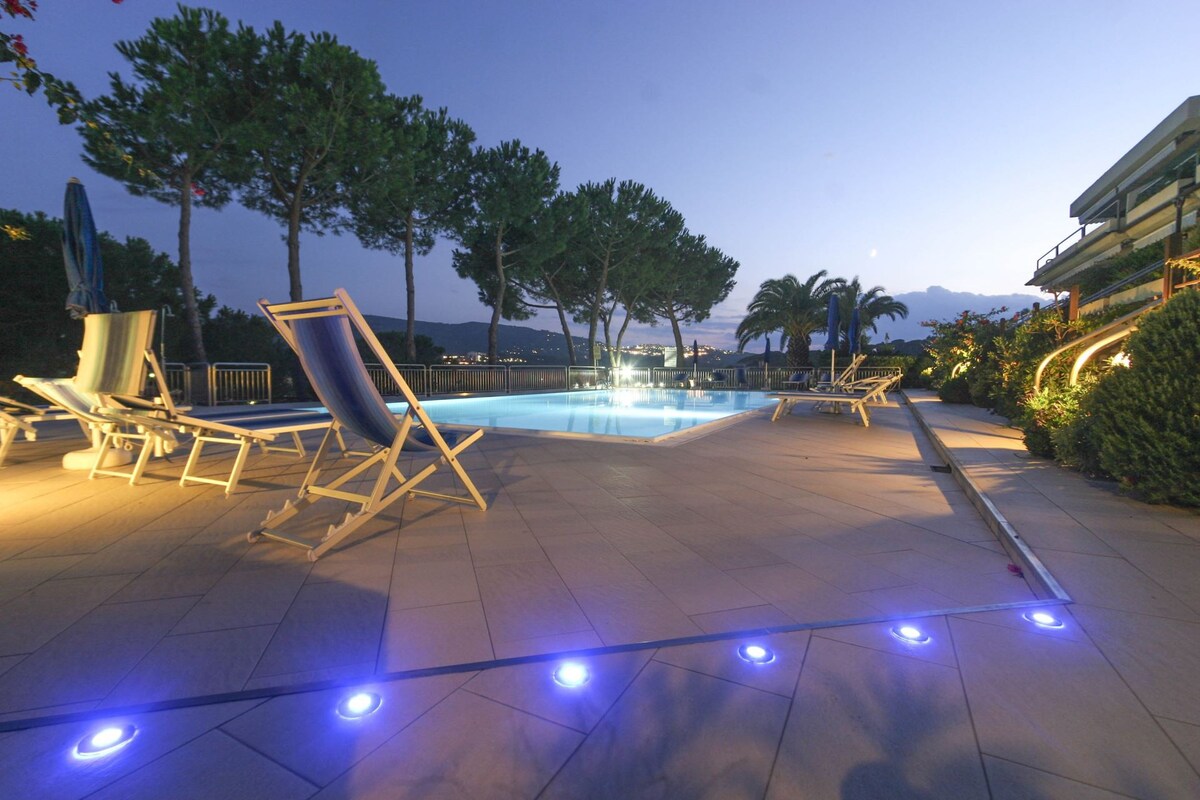 Poolside Three-room 21 Residence il Porto