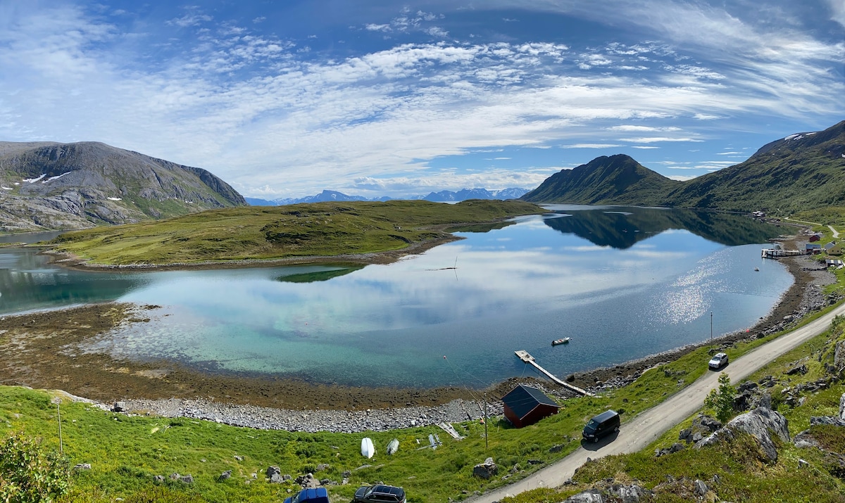 Idyll i Hasfjord i Hasvik kommune på Sørøya.