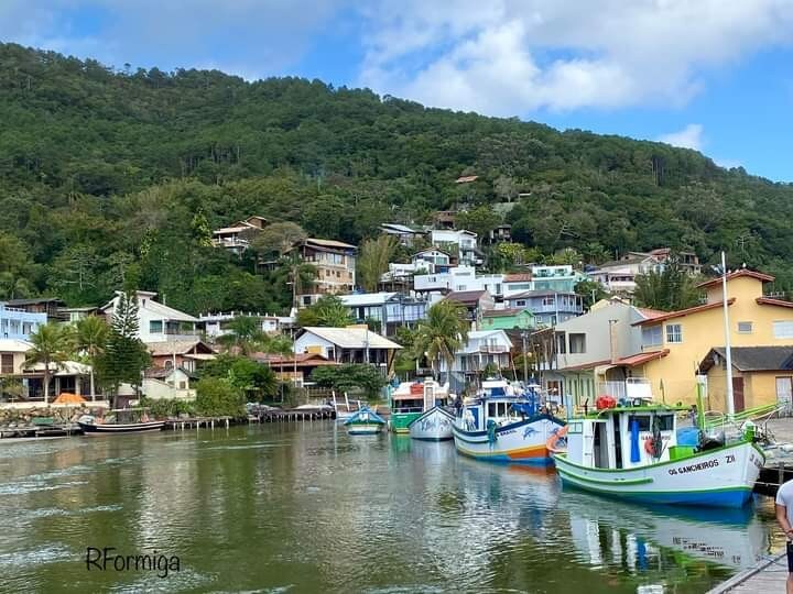 Apto a 2 minutos da praia da Barra da Lagoa