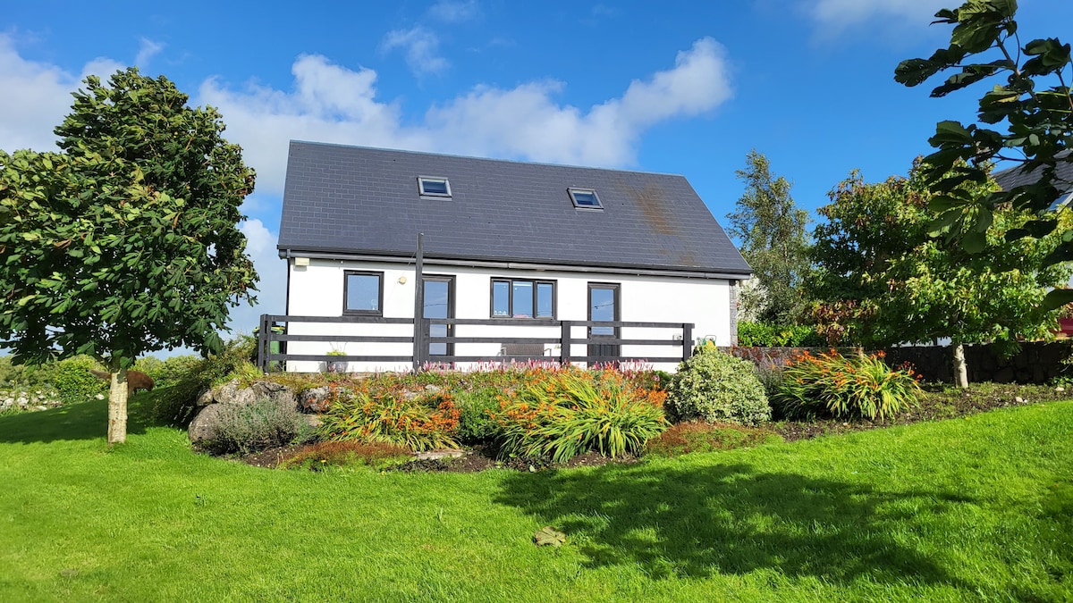 Cosy Country Chalet