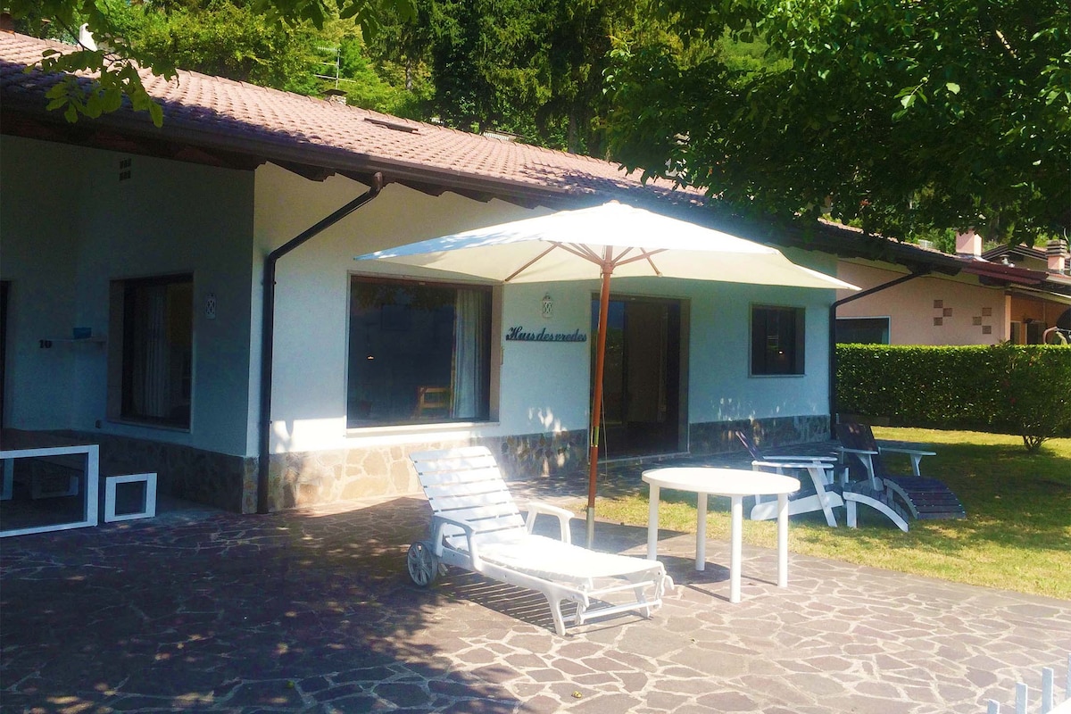 Casa con giardinio, direttamente sul lago