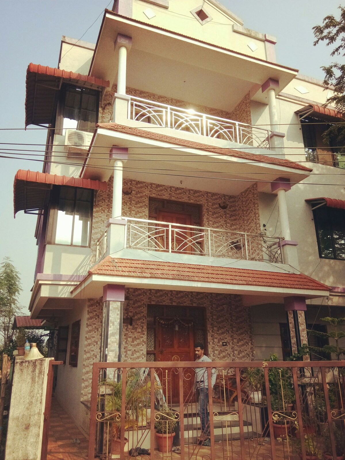Alex Guest House Ganeshpuri / Luxury A/C Suite