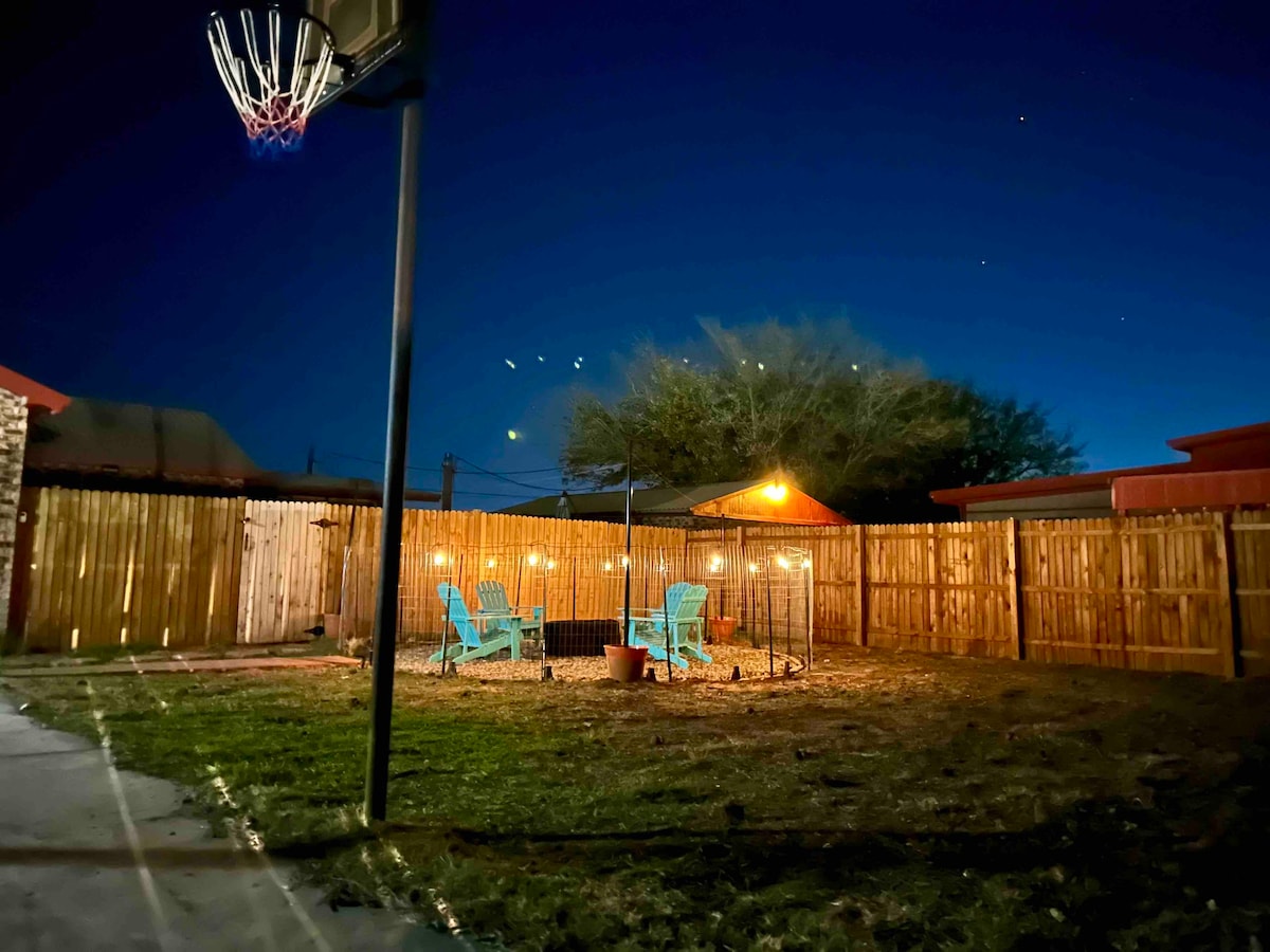 4 Beds | Basketball Hoop | Fire Pit | Free HBO