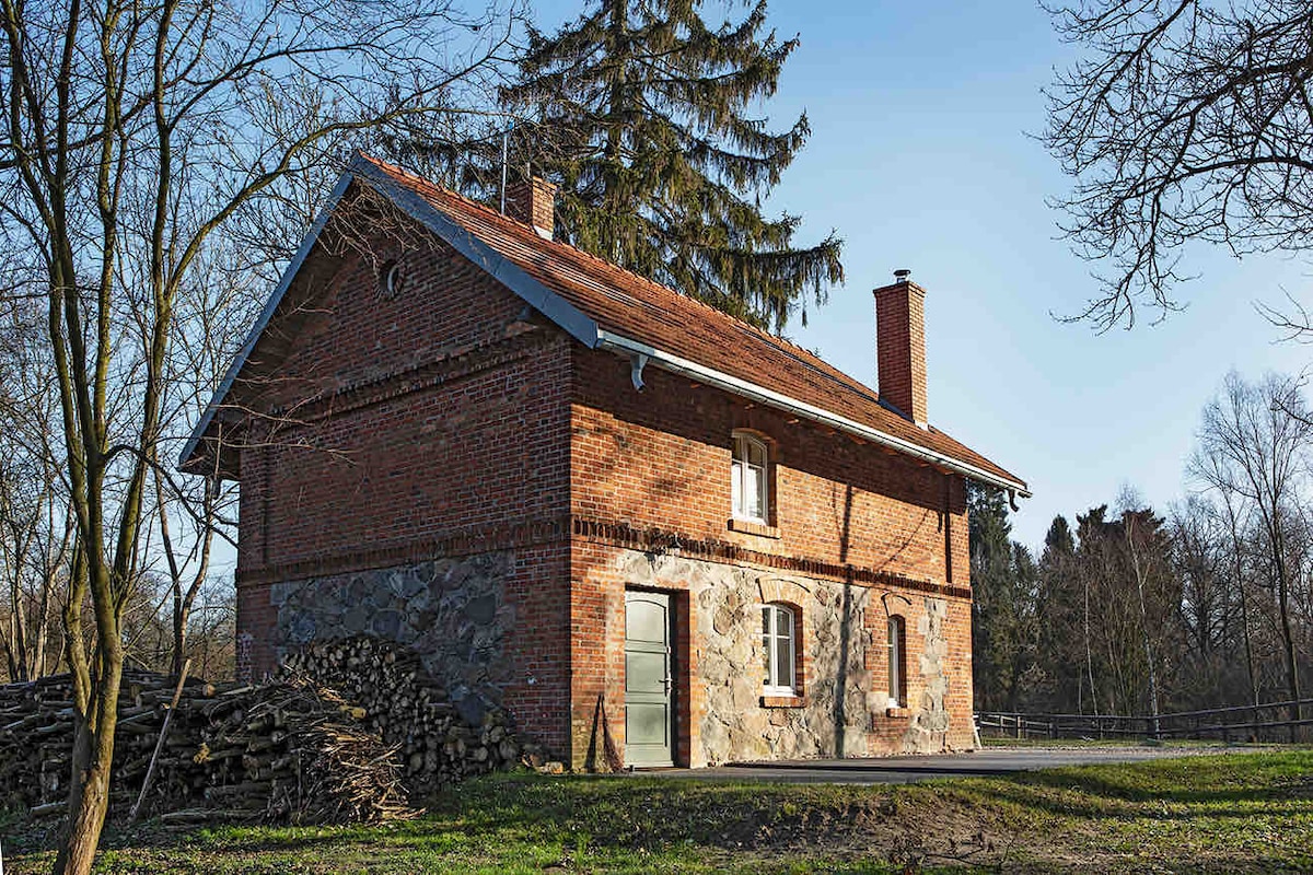 The Red House/Dom Czerwony