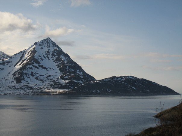 Midt i Øksfjord, Loppa kommune