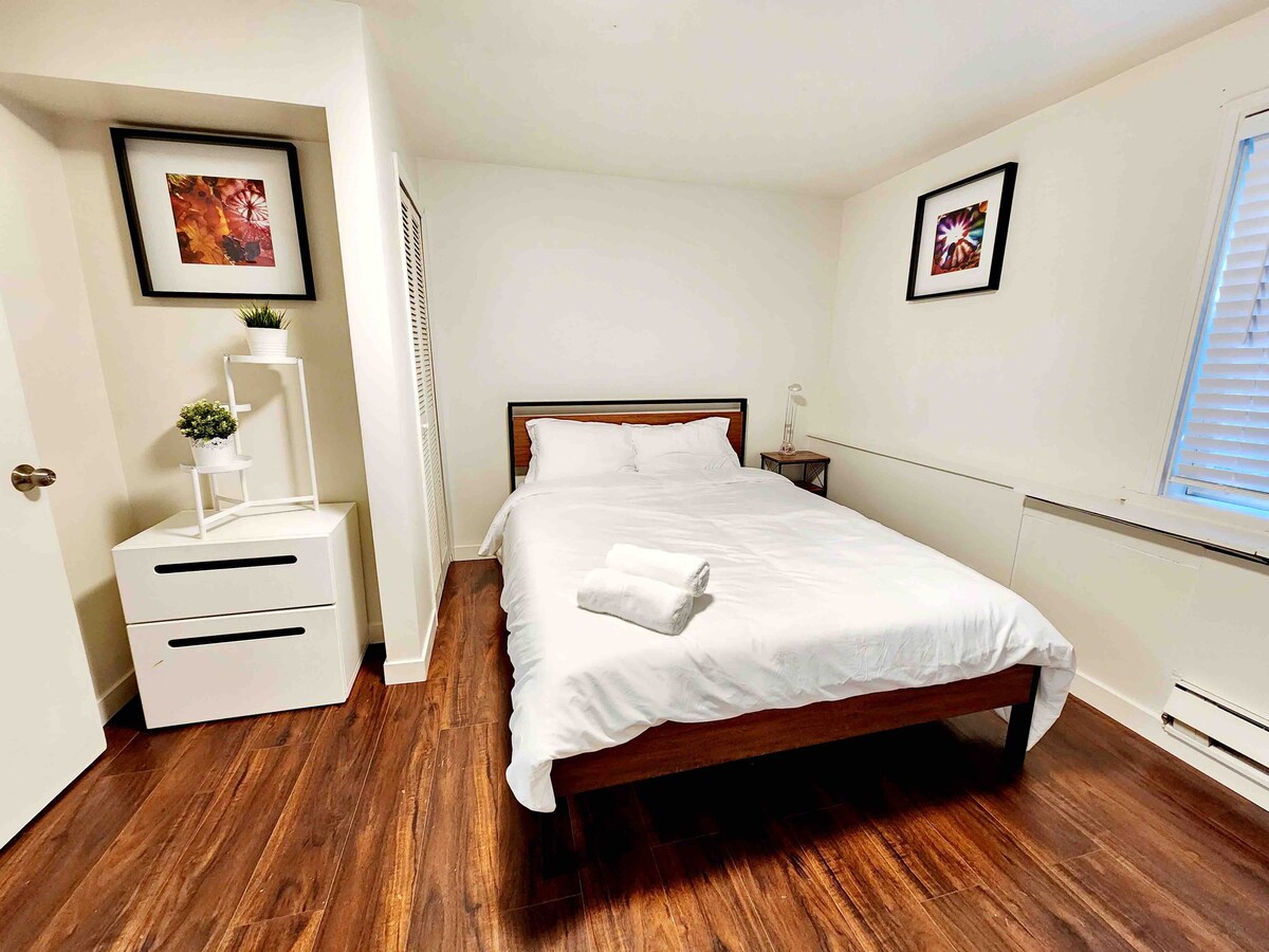 Cozy Two bedroom Basement Suite