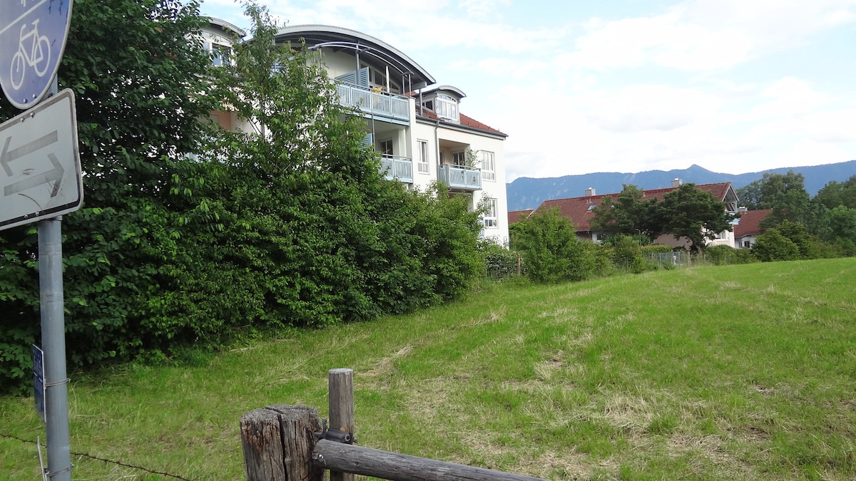 Bergfrühling-geräumige Ferienwohnung im Grünen