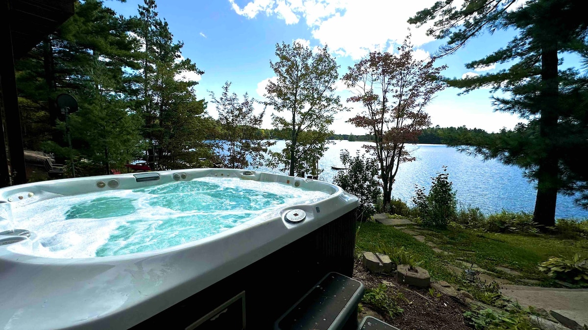 Lake Front| Dock on Water | King Bed | Hot Tub