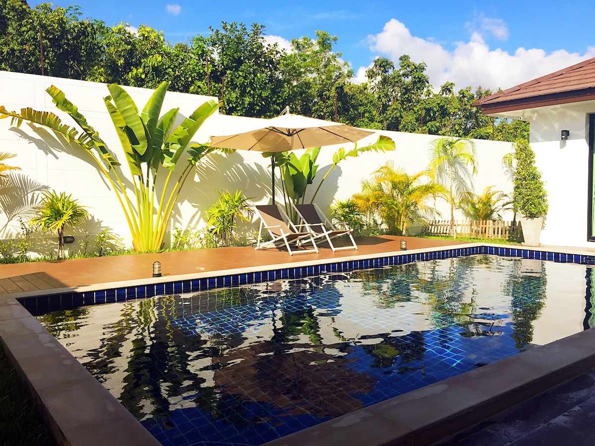 Pattaya Modern Villa别墅，私人泳池停车
