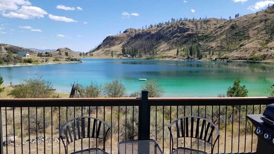 翡翠湖小屋（ Jade Lake Cabin ） ，靠近Omak, Wa