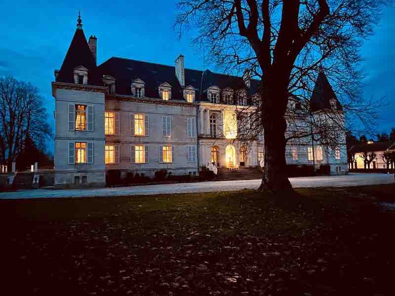 Private room at a château in Champagne.(Room 125)