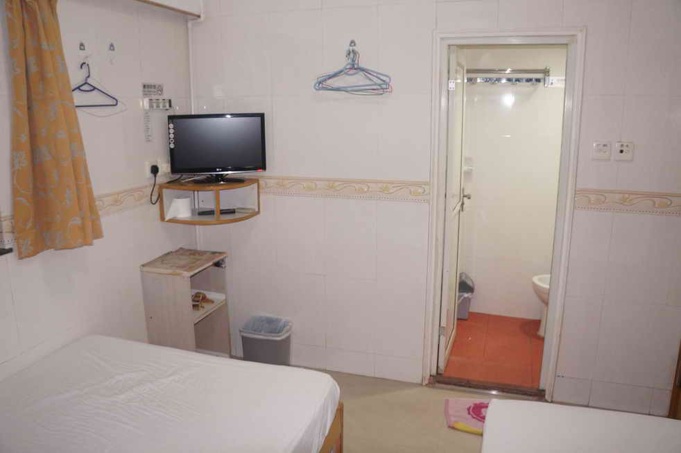 Rm02 - 一張單人床和一張雙人床房