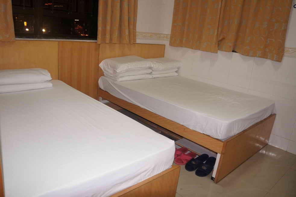 Rm12 - 一張單人床和一張雙人床房