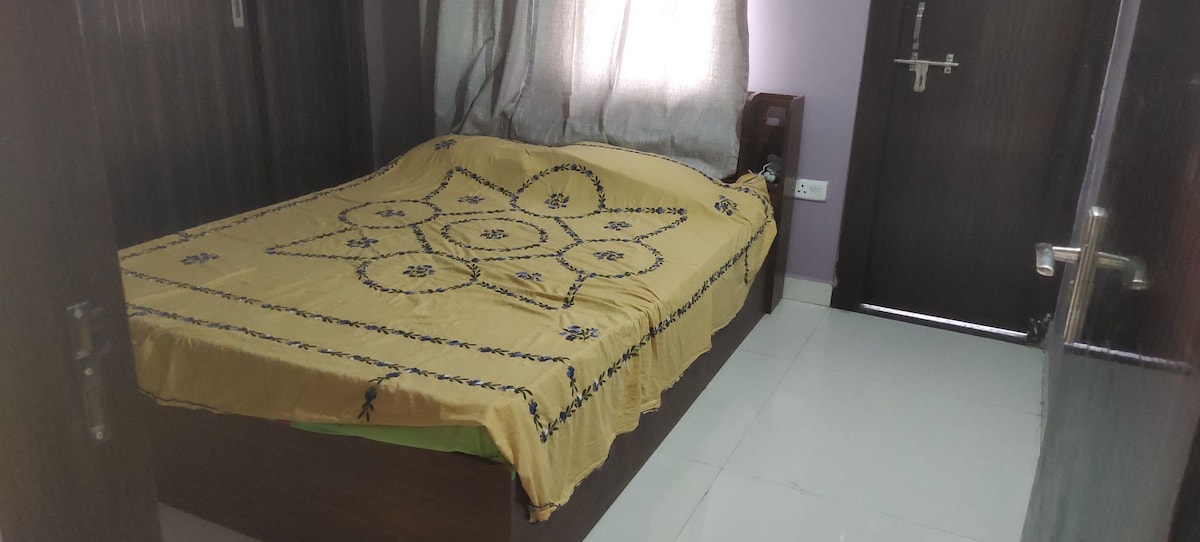 Fully Furnished lovely airy Apartment