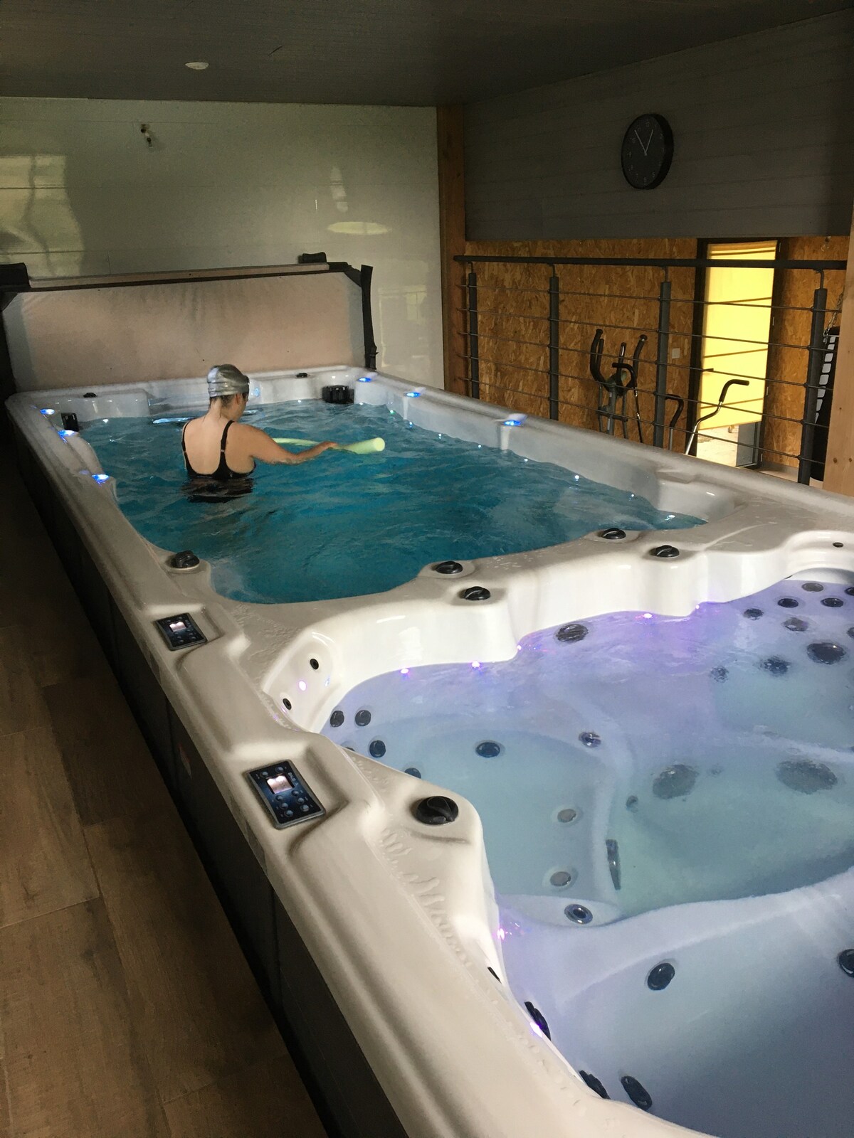 Plumergat,  maison  spa de nage et jacuzzi