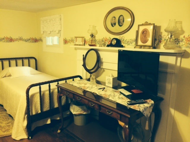 Home Place - Mammy 's Room