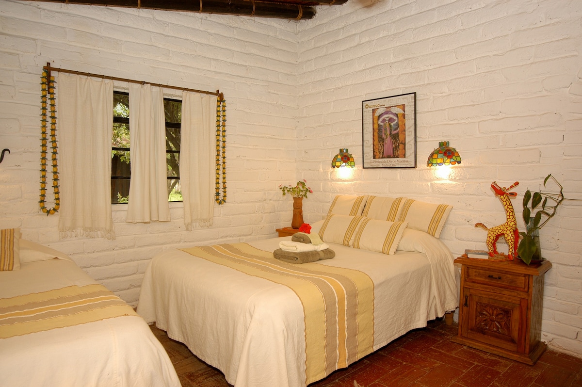 OAXACA COUNTRY COTTAGE- POOL- WIFI - PETS - ESTATE