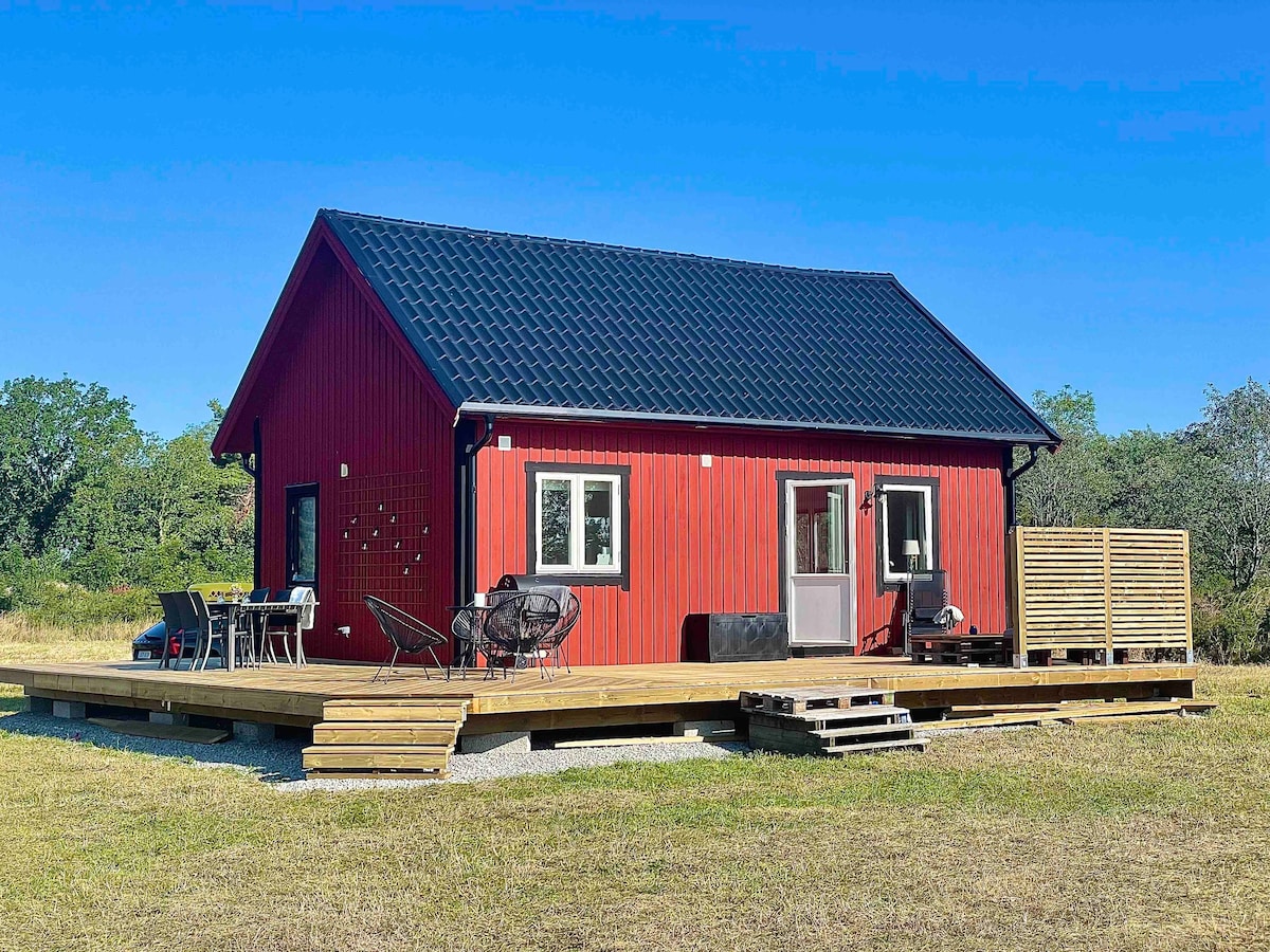 Mysig nybyggd stuga i härliga Källa på Öland