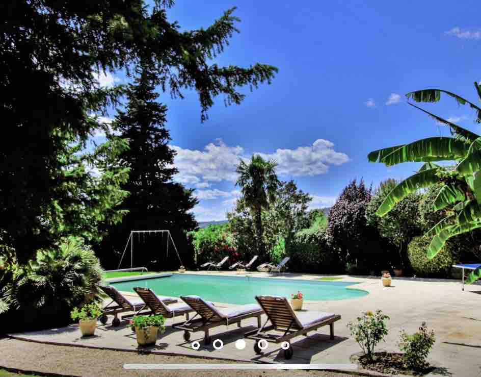 德龙（ Drôme ）带泳池的翻新农舍