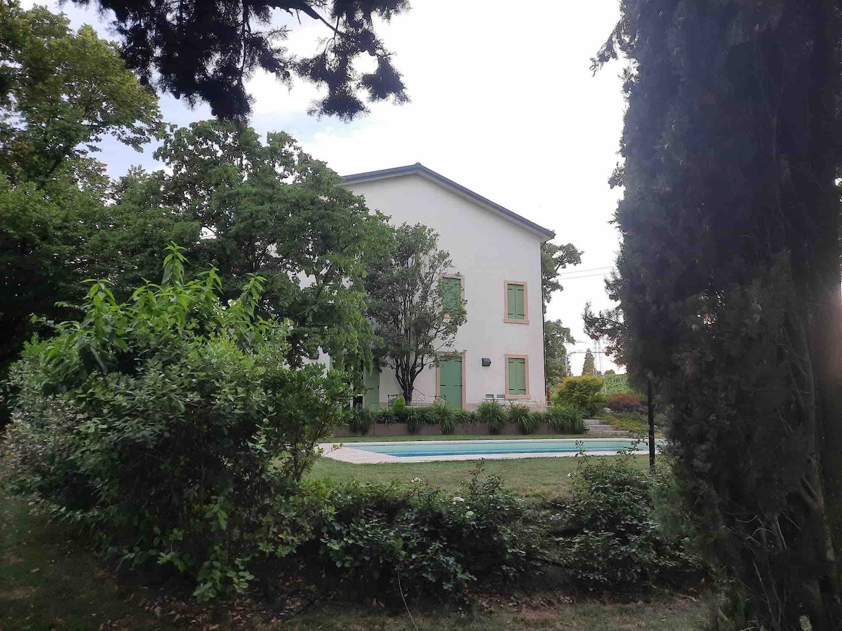 蒙特雷索拉别墅，带泳池，位于维罗纳和加尔达之间