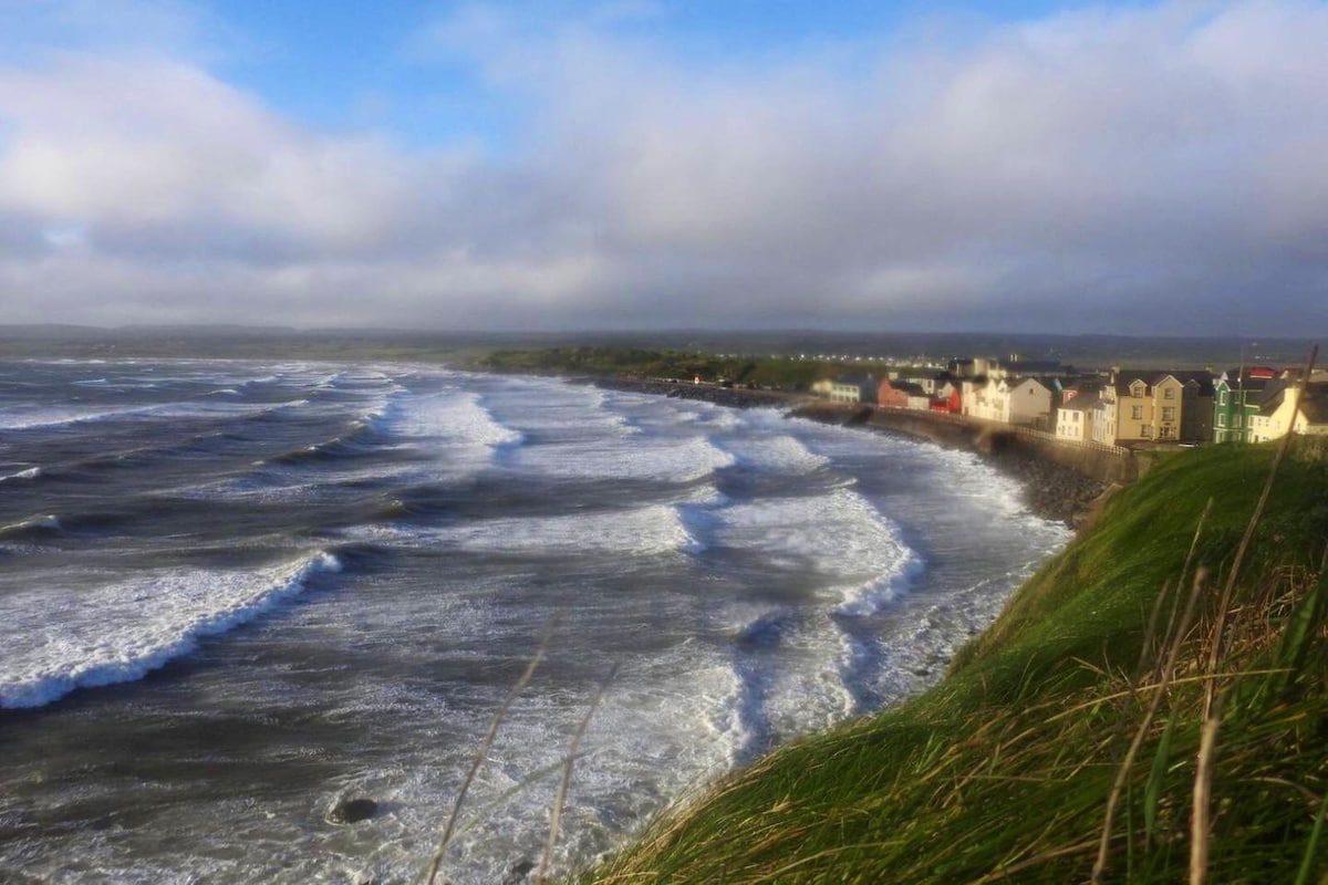 Lahinch, Roomy home  on Wild Atlantic Way