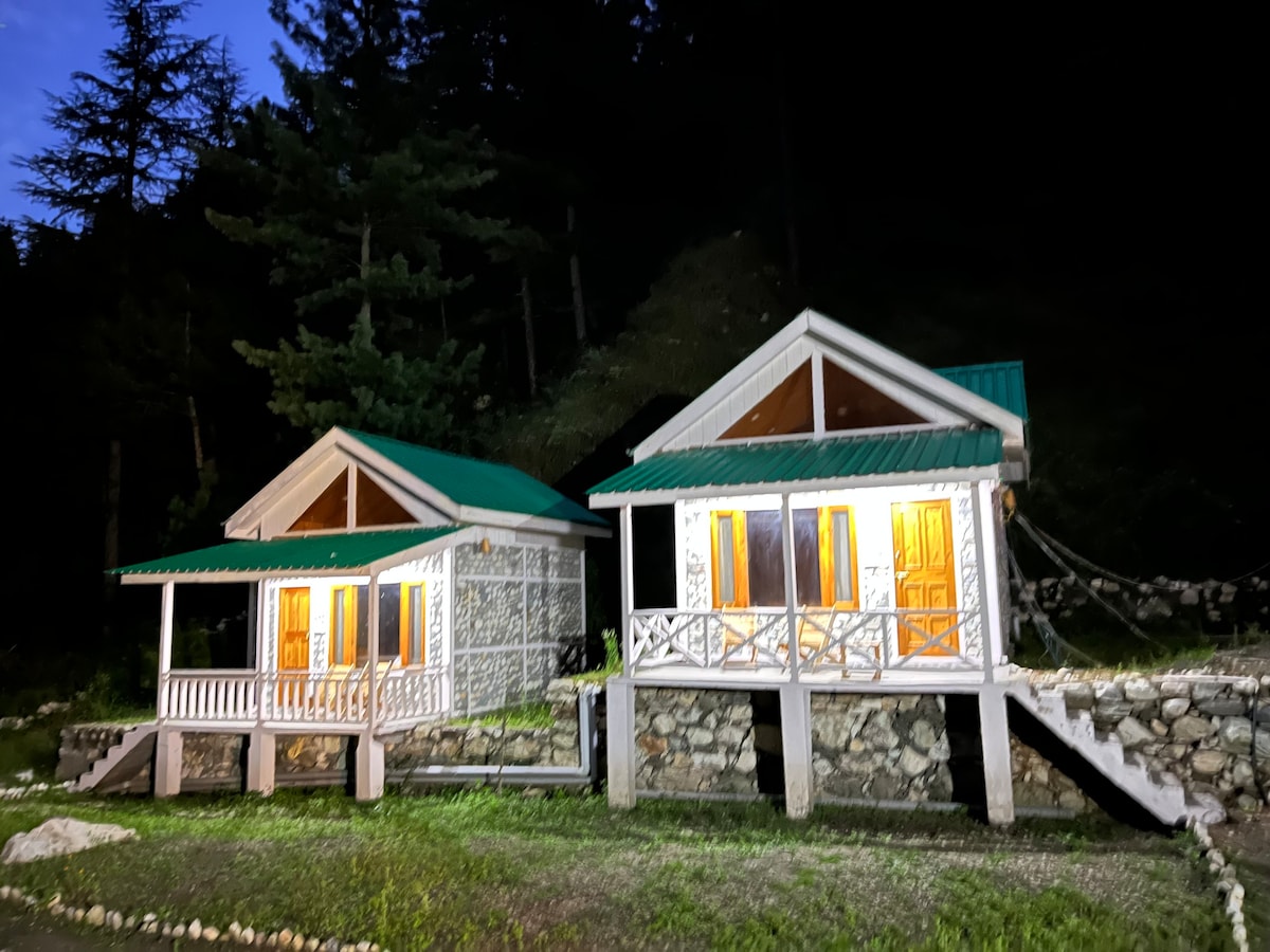 HomeTales Riverfront cottage near Jibhi River