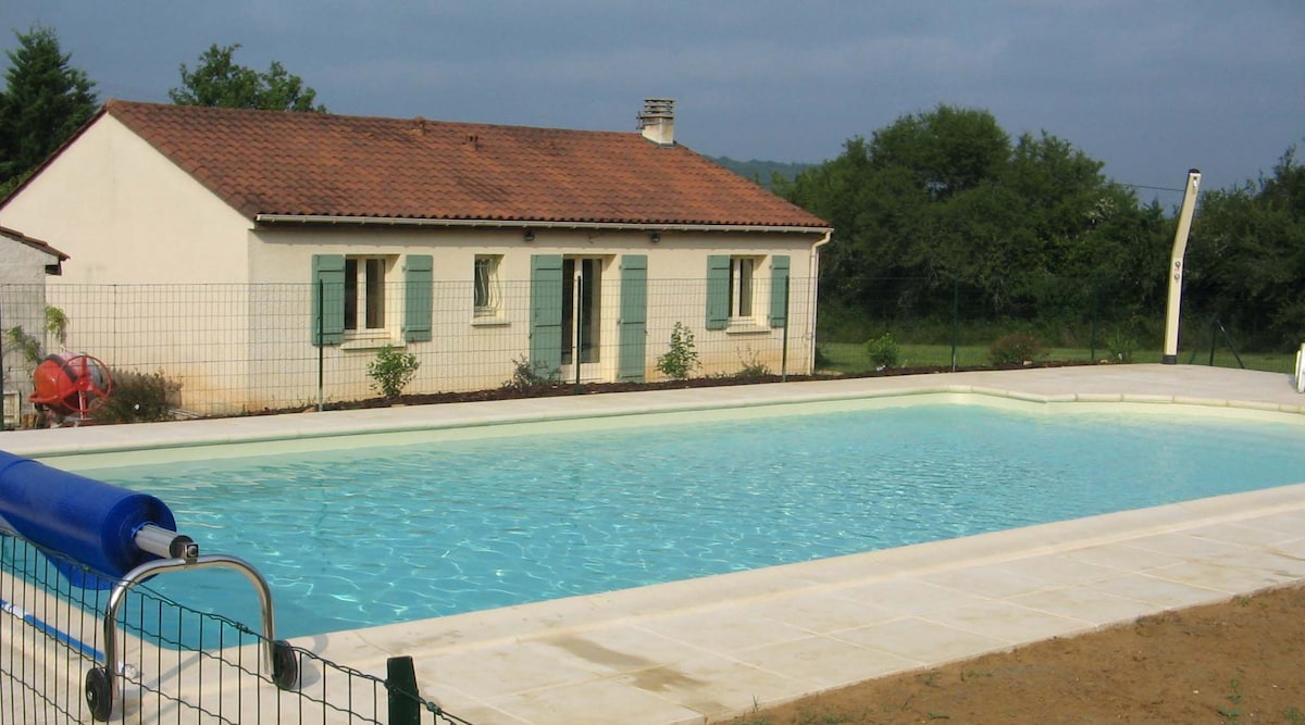 Domme-5 beds-6p+pool+parking-WiFi-TV