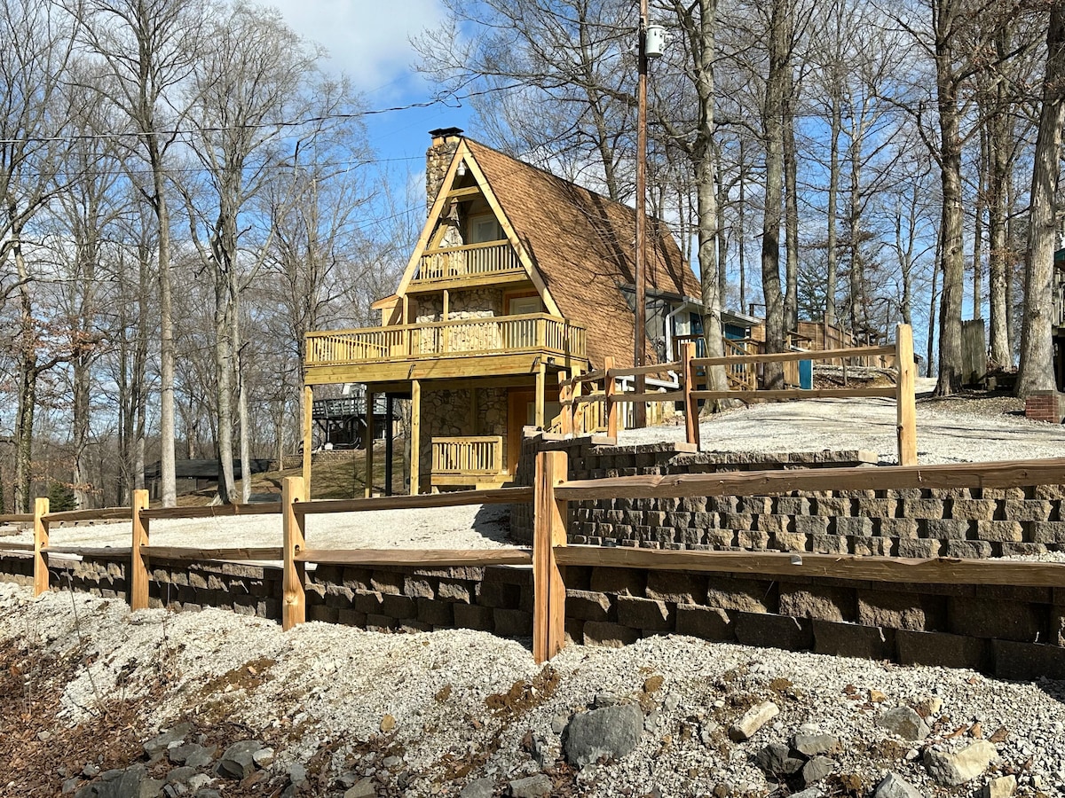 Captain Bill’s Lake House/seasonal swimming pool