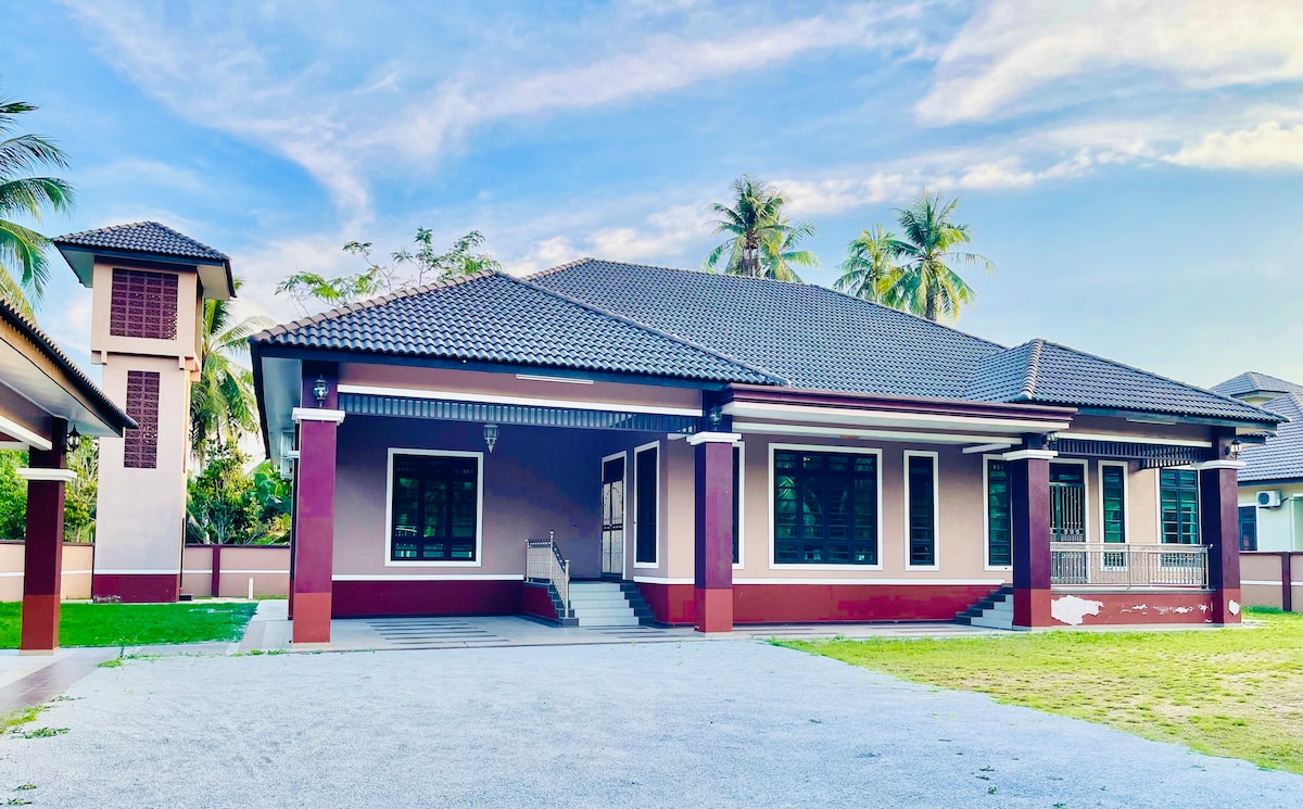 Airis Homestay | Kota Bharu 4间客房5间浴室门廊