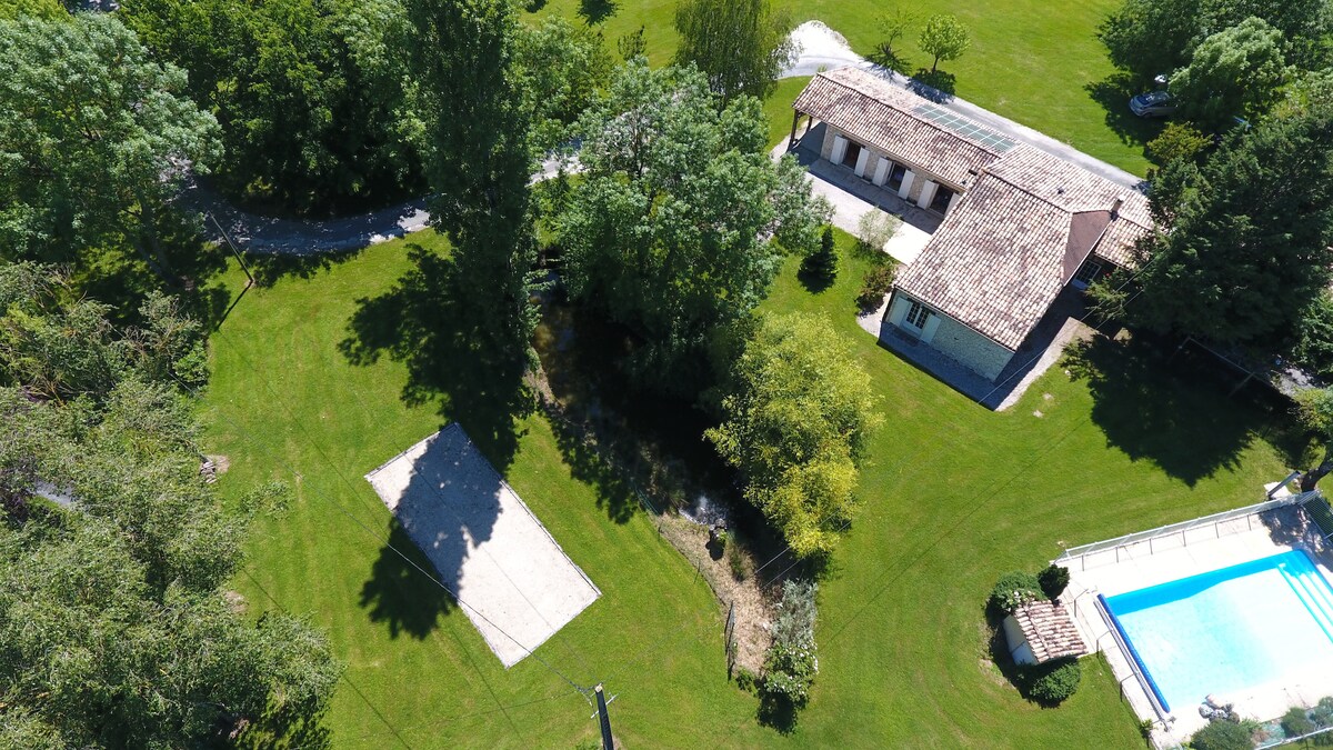 Maison de campagne avec piscine "gite lamoutole"