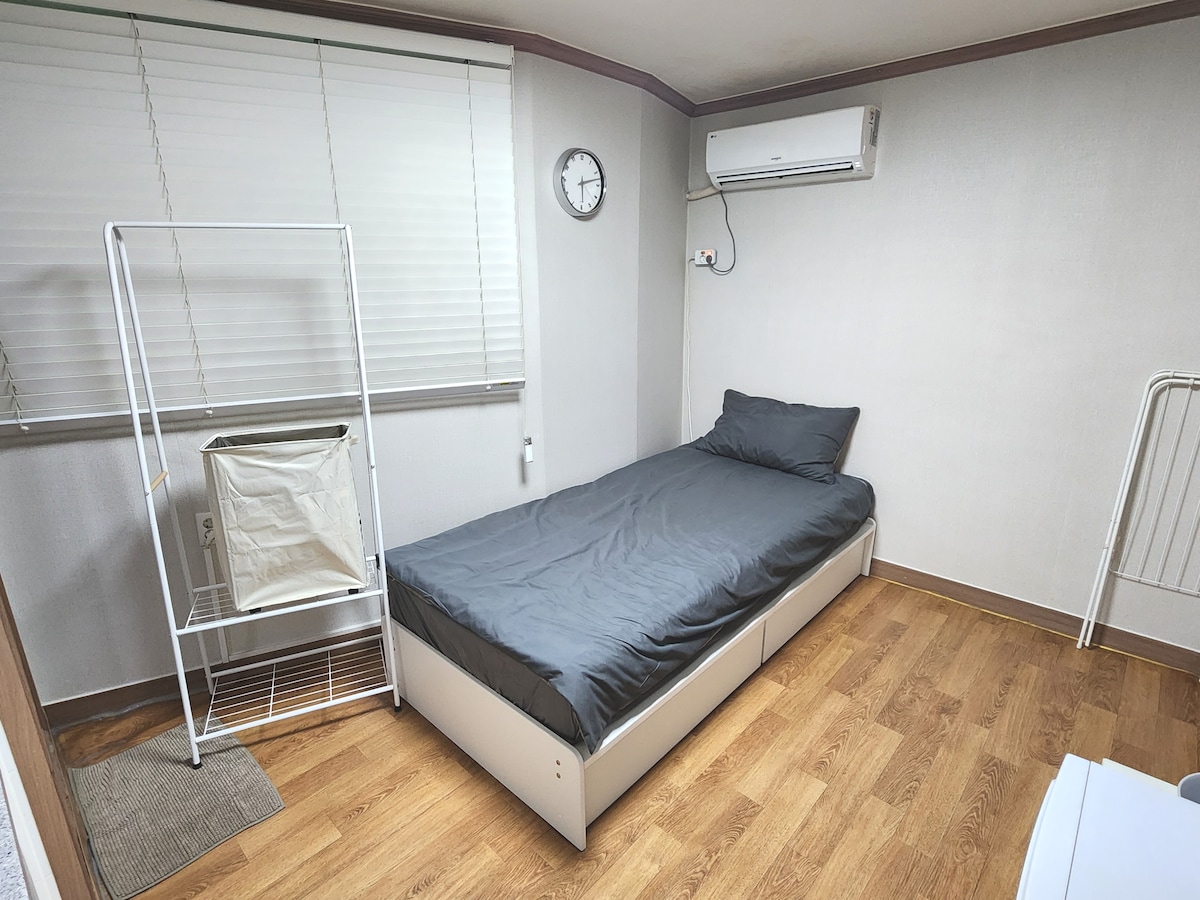 设备齐全的单间公寓，距离Nokbeon地铁2分钟路程